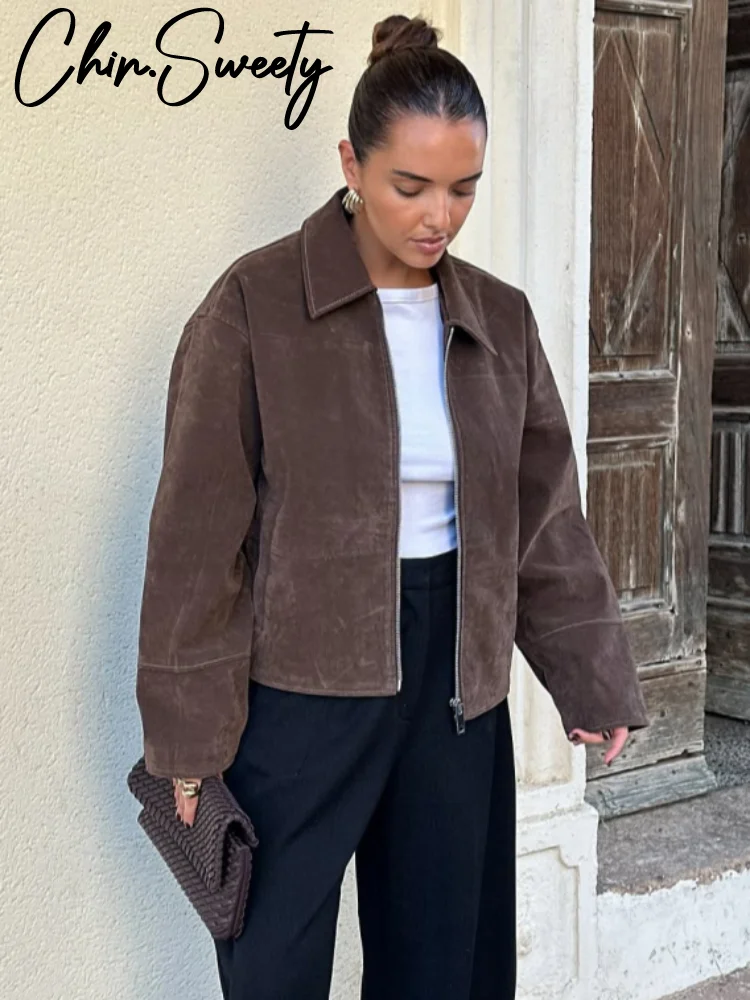 سترات نسائية عصرية من جلد الغزال باللون البني بياقة مقلوبة وسحاب معاطف قصيرة فضفاضة للسيدات لخريف 2025 ملابس خارجية للمكتب في الشارع للسيدات