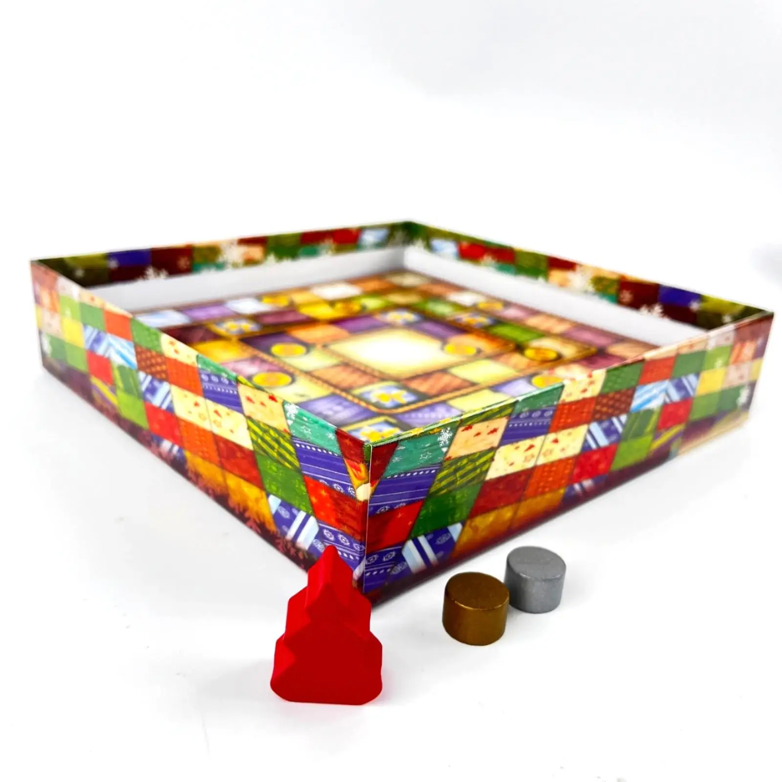 

Настольная игра Christmas Patchwork – традиционная стратегическая игра для семейных вечеринок и встреч с друзьями.