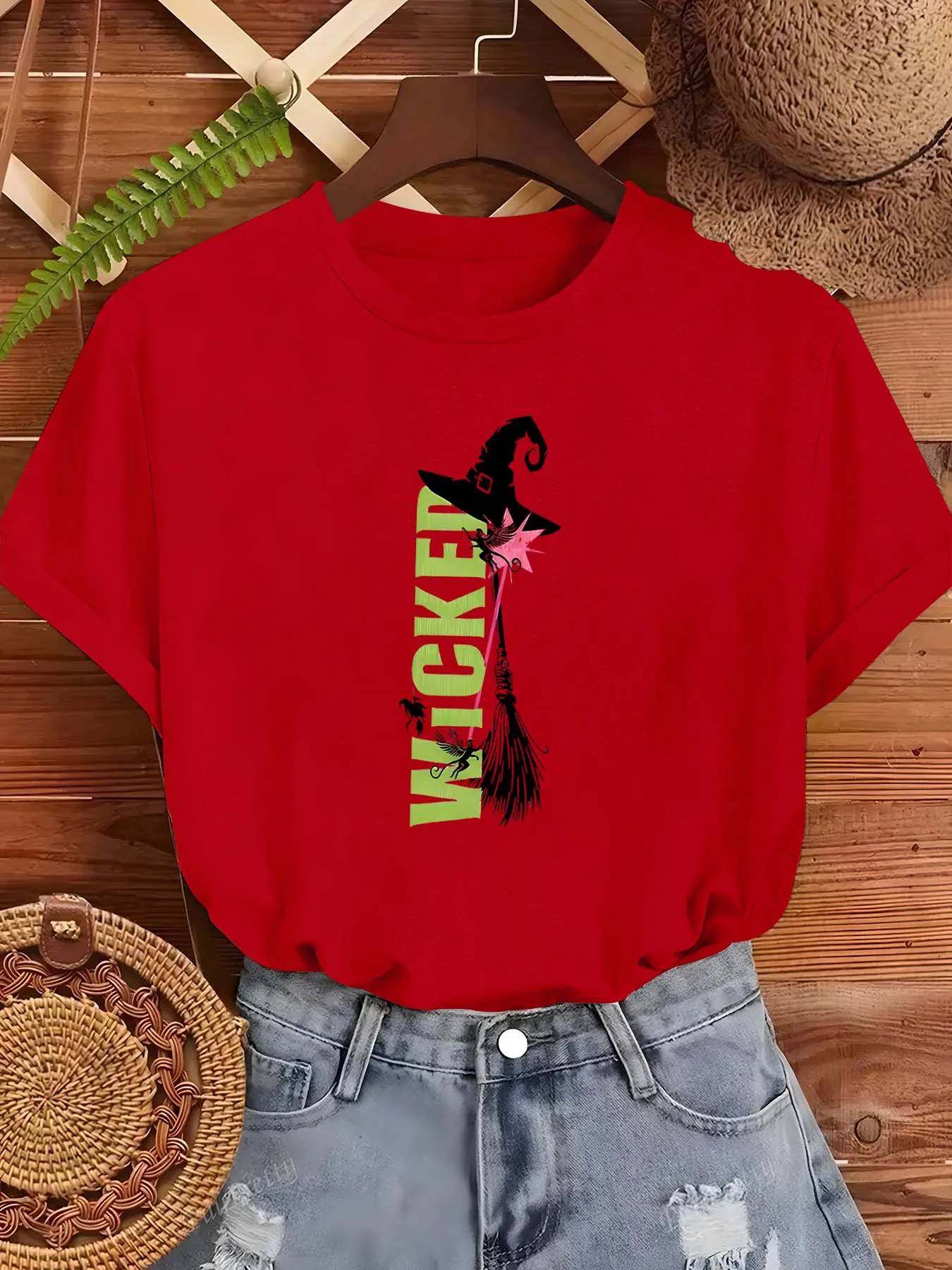 

Одежда в стиле Хэллоуина больших размеров с волшебной шляпой ведьмы и мотивами метлы, чтобы увеличить элегантность и модность для женщин