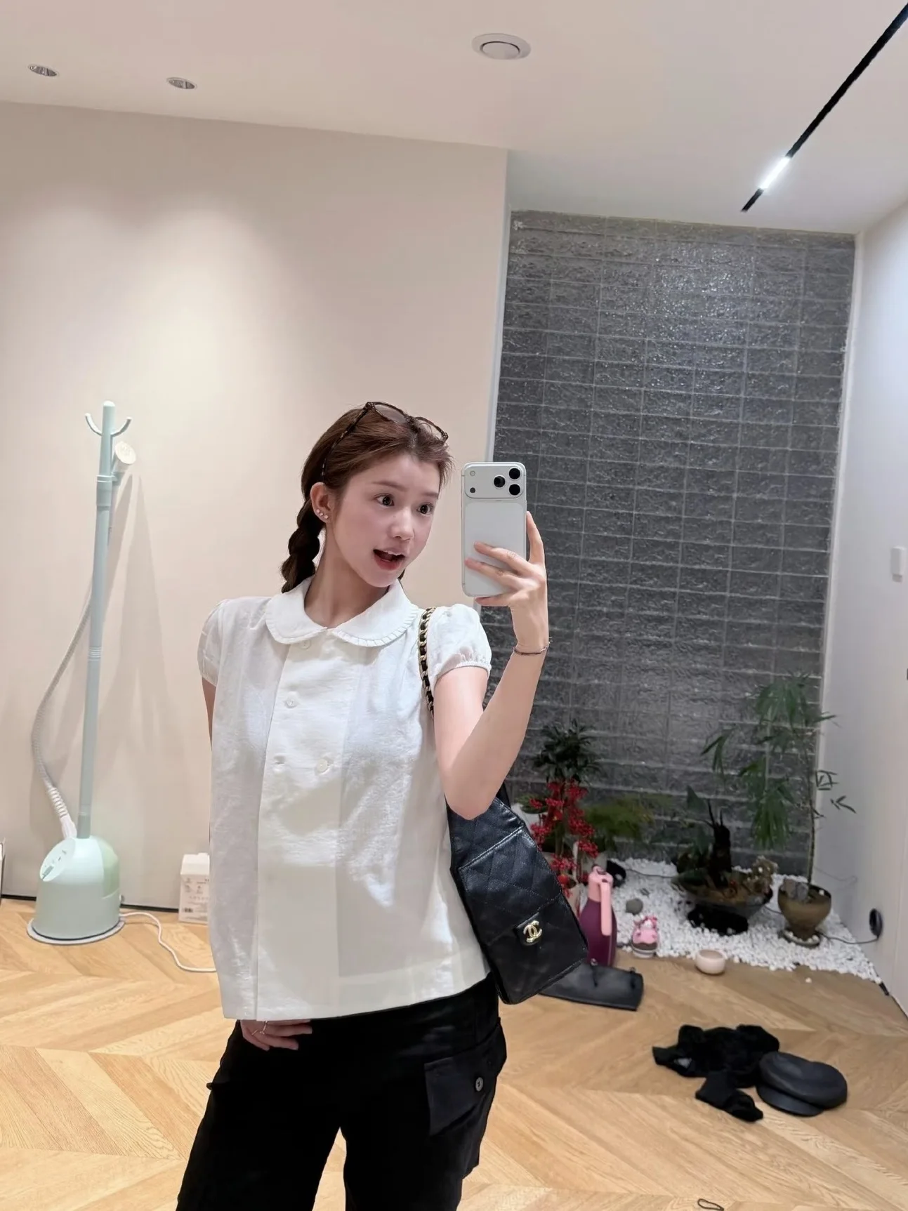

Sweet Loose Cotton Bubble Sleeve White Shirt for Women with Doll Collar Double Button Wooden Short Sleeve Commute Style
