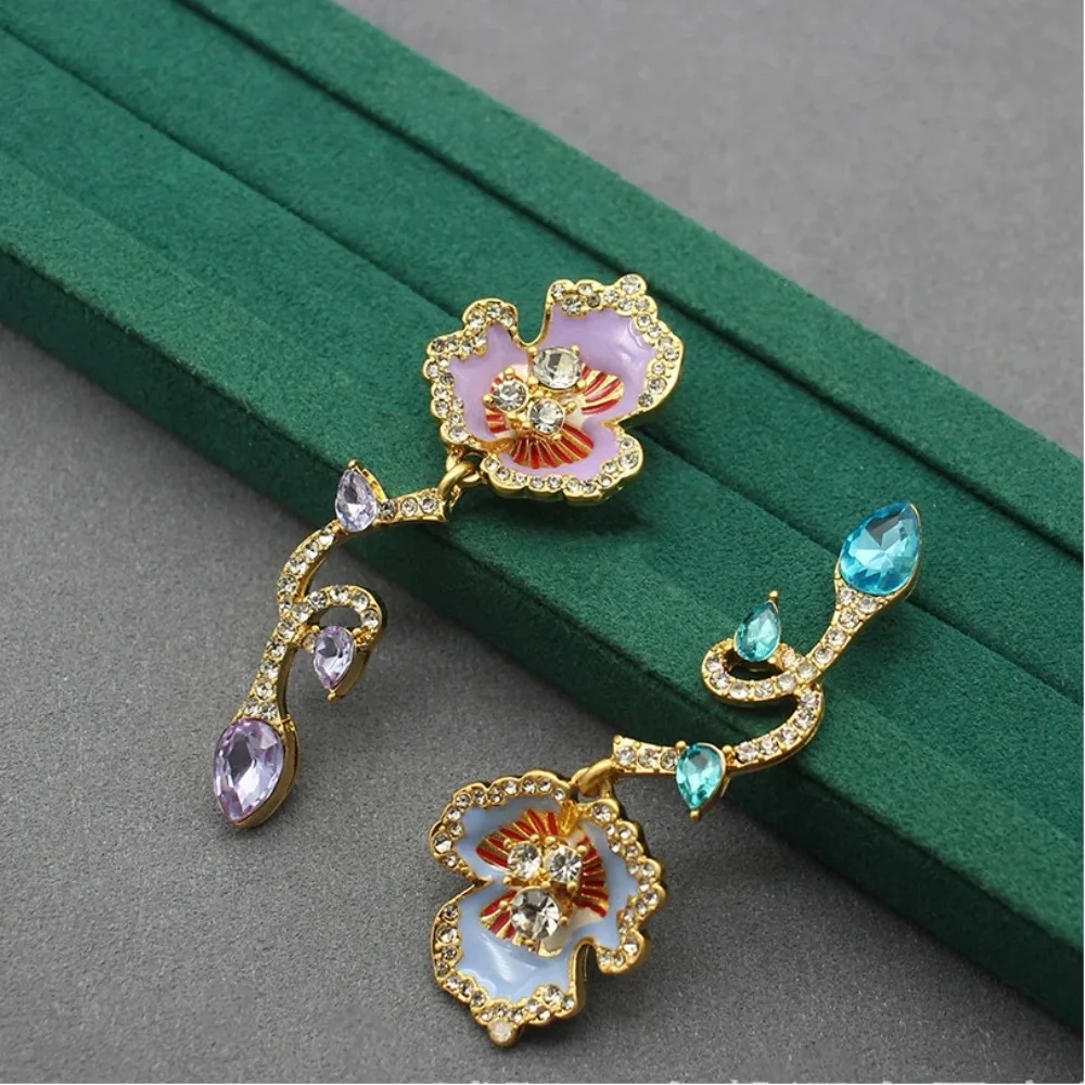 

Summer Bohemia New Trillium Three-petal Flower Earrings Left and Right Asymmetrical AB Earrings Colorful Enamel Fresh Ear Ring