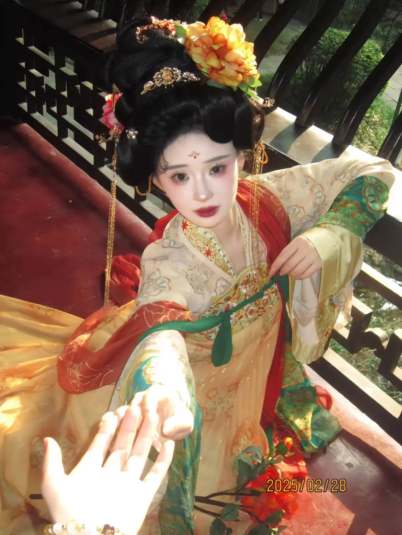 

Women In Hanfu Tang Dynasty Restoration Heavy Embroidery Chest-High Skirt Top Coat Shawl Fairy Cosplay Costume Halloween