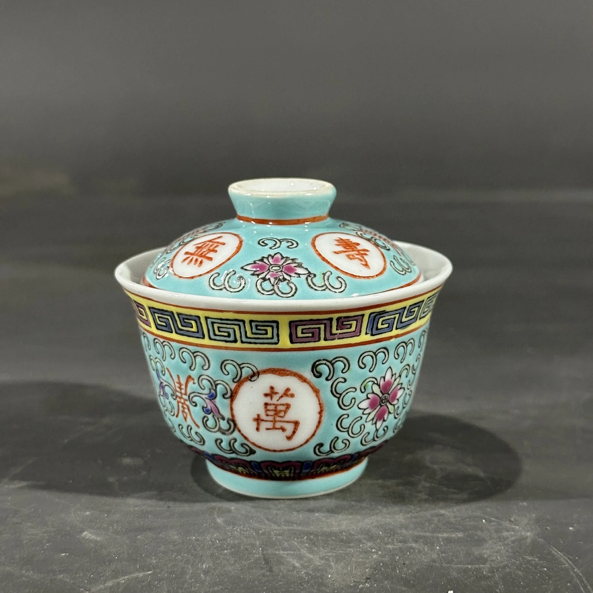 Jingdezhen 1980s Powder Handmade and Hand-Painted Wanshou Wujiang Tea Set Gaiwan Porcelain Bowl with Lid