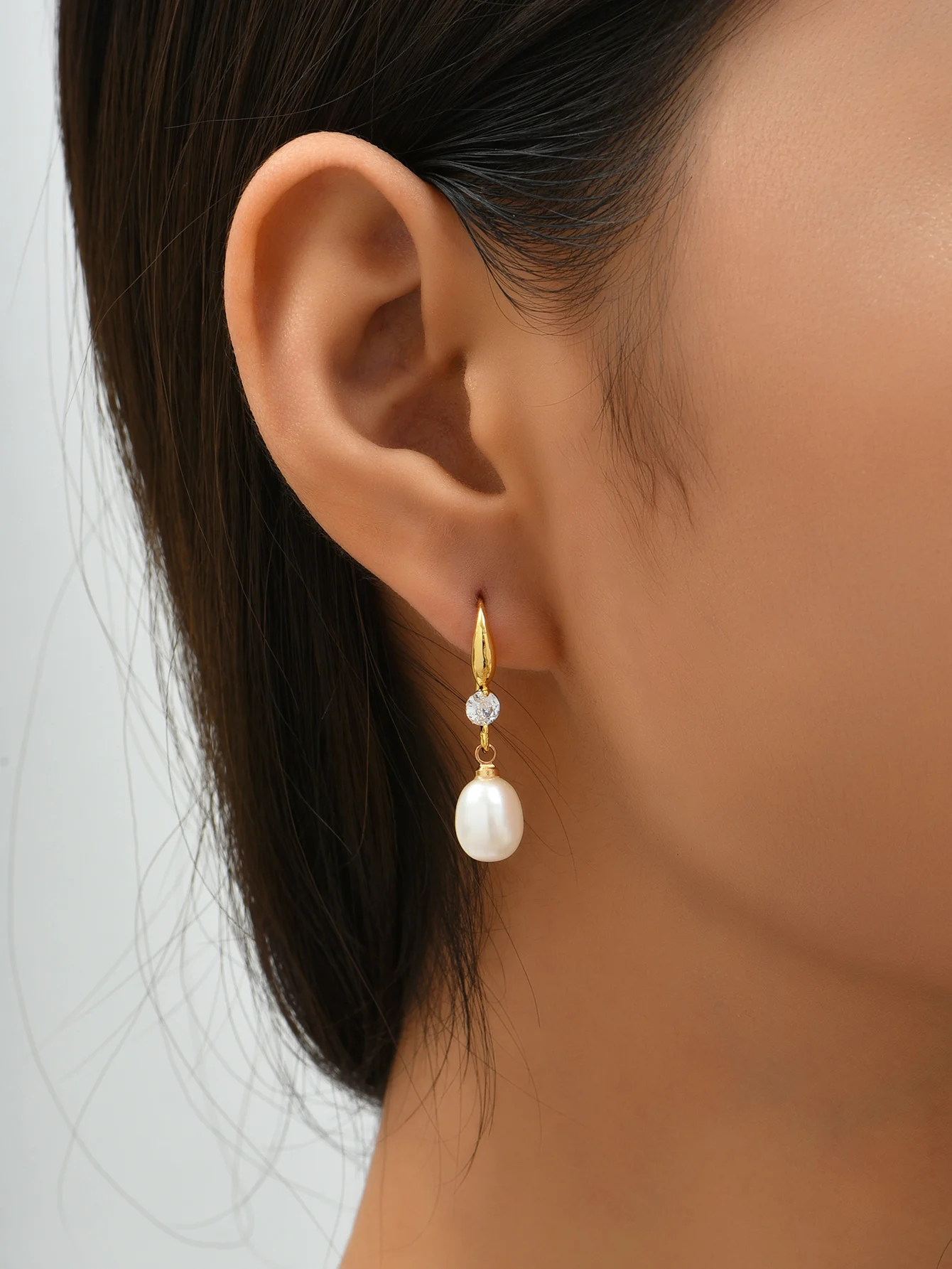 Exquisite fashion trend earhook single diamond pearl earpiece, casual daily party all match high-grade selling accessories