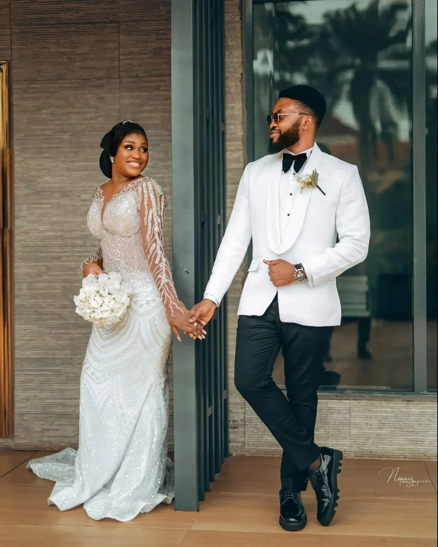 カスタマイズされたシアーネックキラキラスパンコールビーズのウェディングドレス取り外し可能なスカート付き Vestidos De Novia 長袖ブライダルドレス