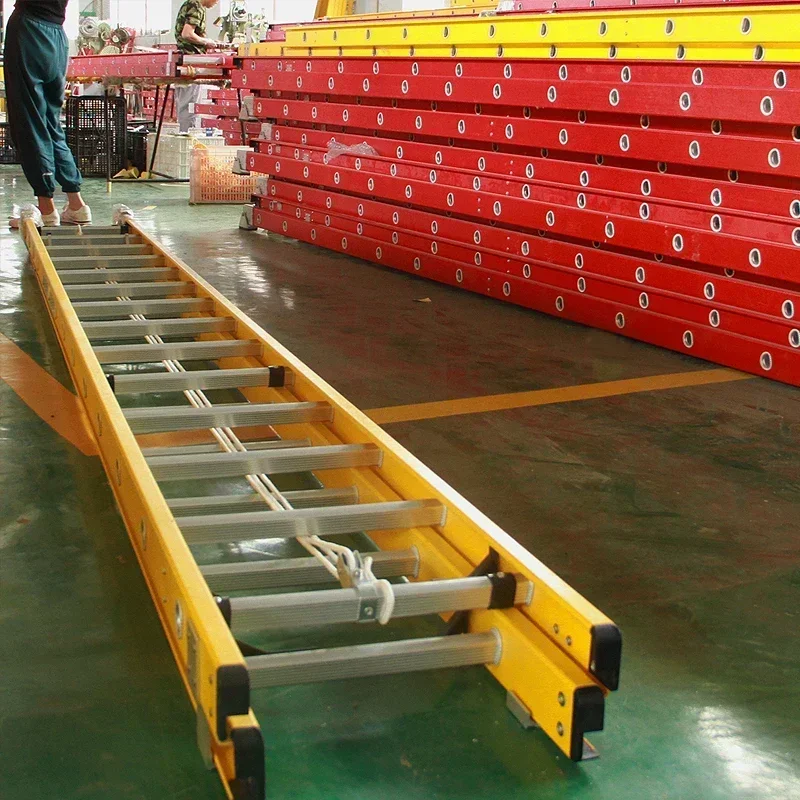 EN131 Step ไฟเบอร์กลาส Fire Escape Extension Telescopic Ladder พับอลูมิเนียมผสม Step Laders ผู้ผลิต