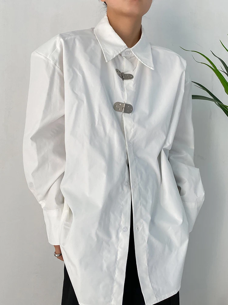 

Loose Shoulder Pad Design Men's Women's White Shirt Decorative Metal Button Design Dark Style Fashionable Casual Shirt