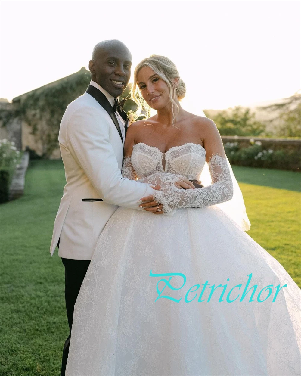 

Customized Sexy White Organza Wedding Dress Temperament Strapless Detachable Sleeve Long Sleeves Bridal Gowns Backless Dress
