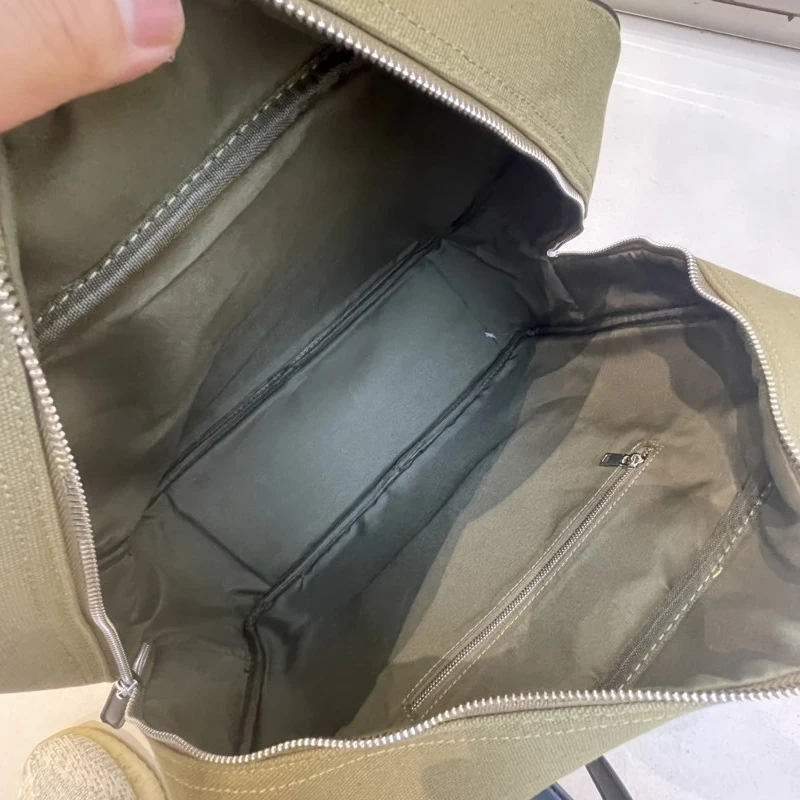 Sacos de lona de grande capacidade para mulheres bolsas de designer de luxo e bolsas 2024 novo na caixa inferior rebite decoração alça superior bolsa de ombro de pano nas axilas alta qualidade Frete grátis Envio rápido