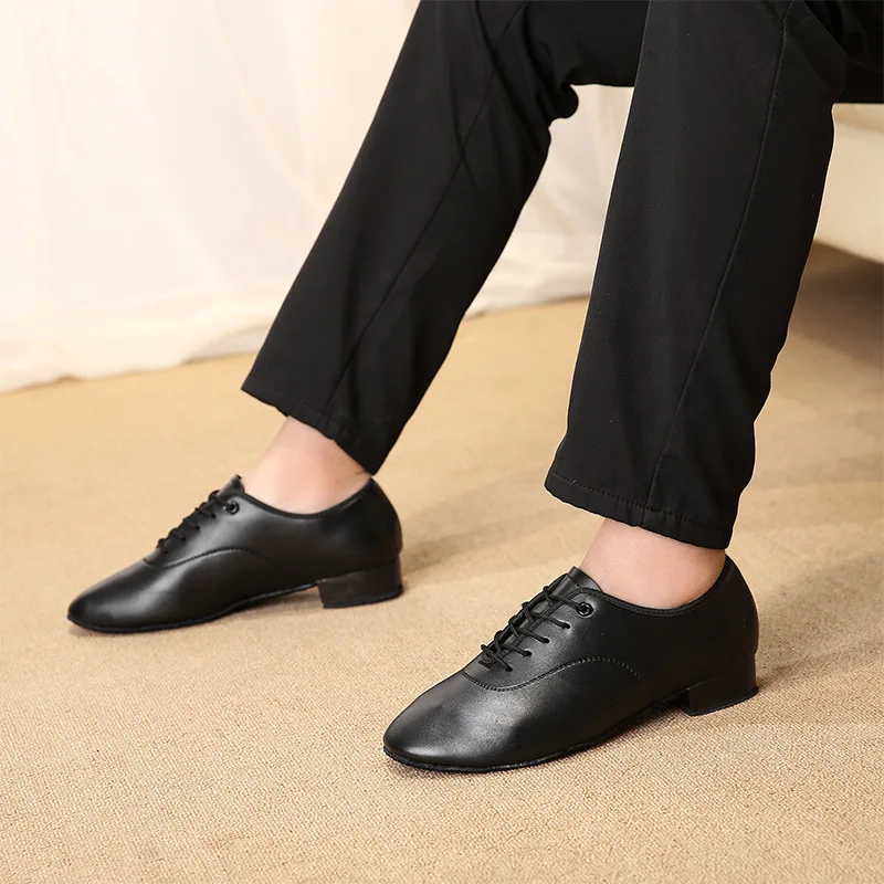 Men's Adult Modern Dance Shoes Waltz Dance Shoes Low Heel Square Dance Bright Leather Soft Sole Fur Sole Black and White
