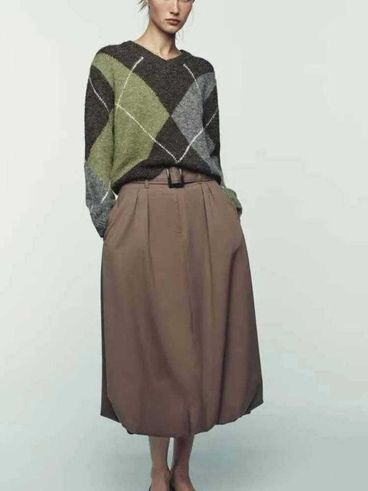 

European and American style winter new arrival women's clothing, versatile long-sleeved V-neck diamond pattern knit sweater