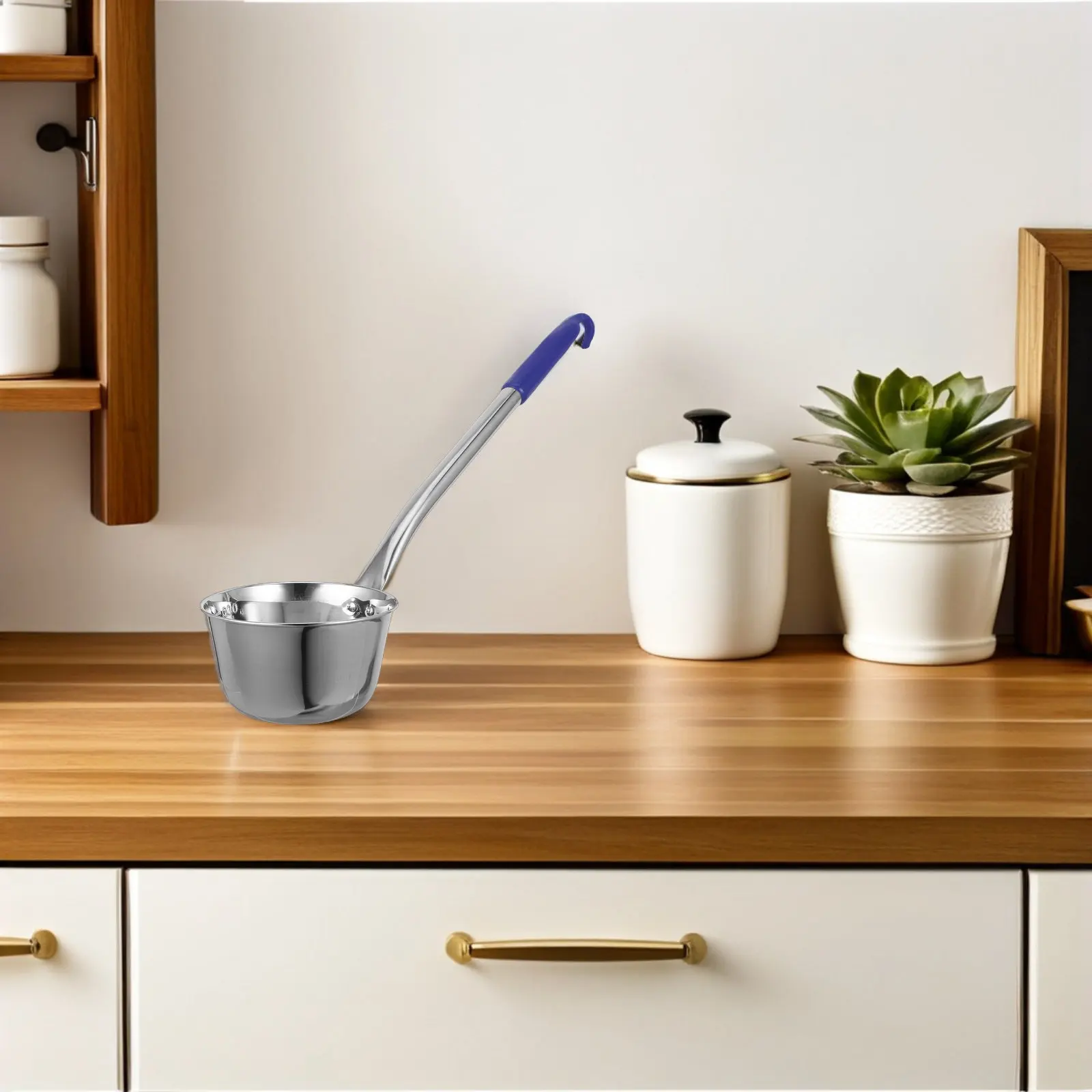 Stainless Steel Long Handle Water Scoop 600ml – Kitchen Soup Ladle, Bath Spoon & Bathroom Water Dipper