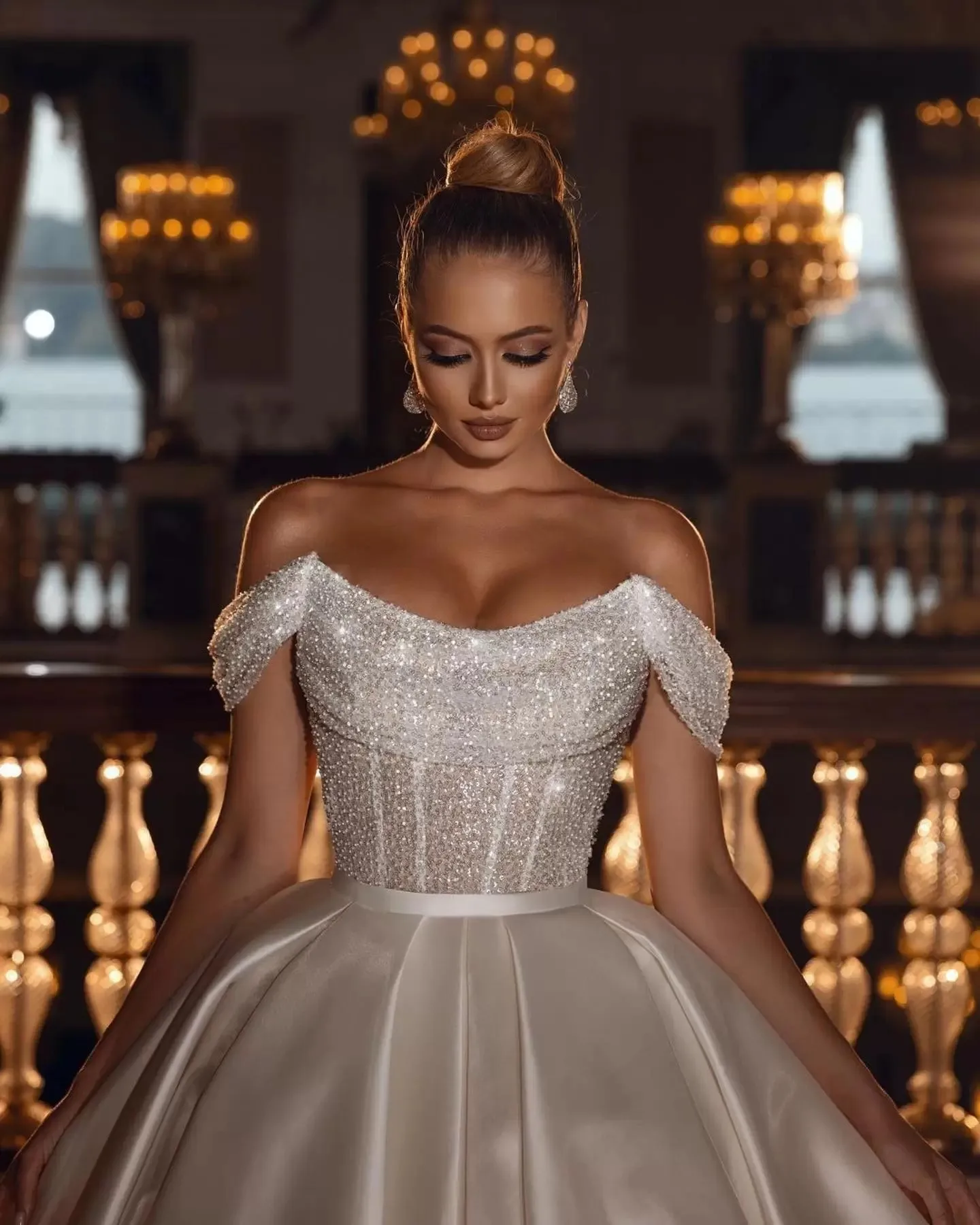 2023 świecący cekiny Off The Shoulder linia suknia ślubna dla kobiet Ruched suknie ślubne bez rękawów sąd pociąg Robe De Mariée