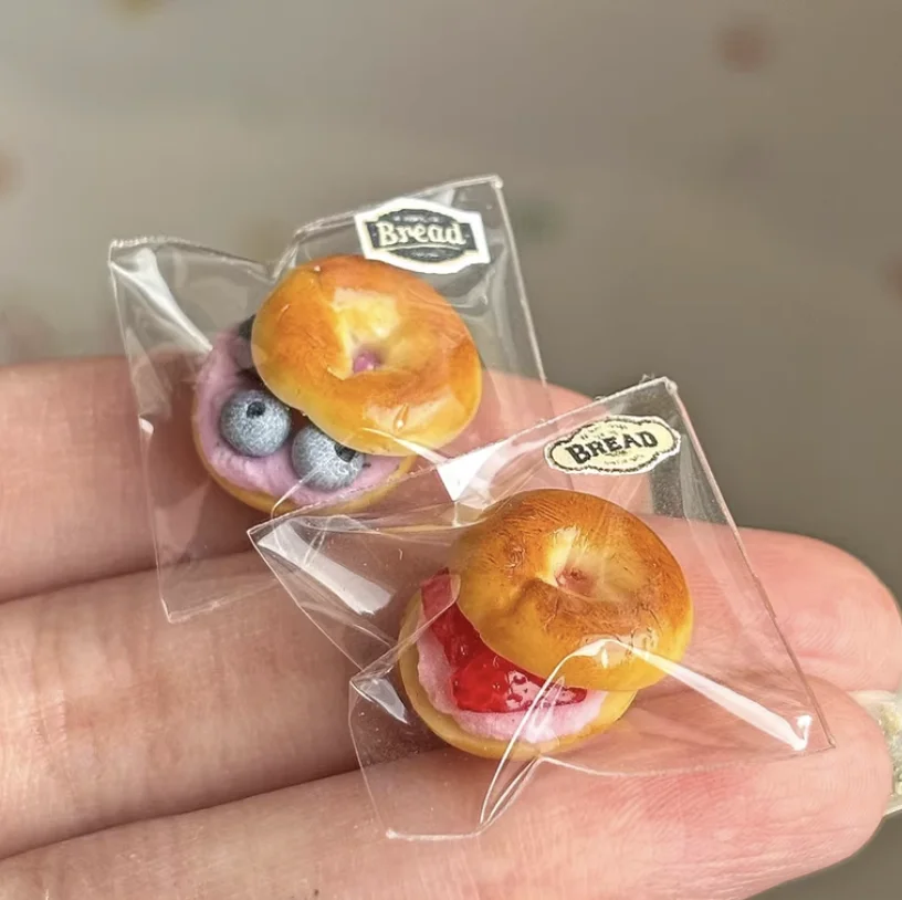 حلوى مصغرة من الطين المصنوع يدويًا، كعك كانيل عتيق مصنوع بشكل رائع، مجموعة طعام واقعية لبيت الدمى بمقياس 1:6