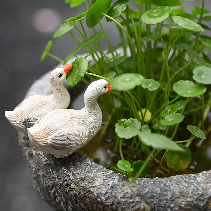 Duck Shape Hydroponic Planter Resin Water Culture Pot for Pilea Lotus Retro Garden Pond Decorative Container Rustic Patio Decor