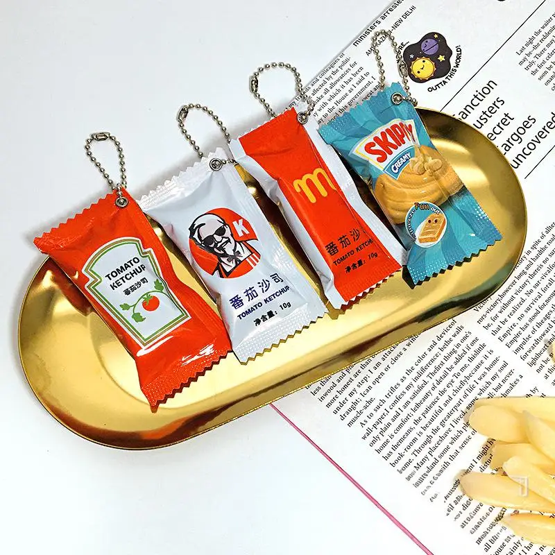 Llavero de salsa de tomate simulada, divertido y parodista, colgante con forma de salsa para patatas fritas, un juguete de comida en miniatura de nicho