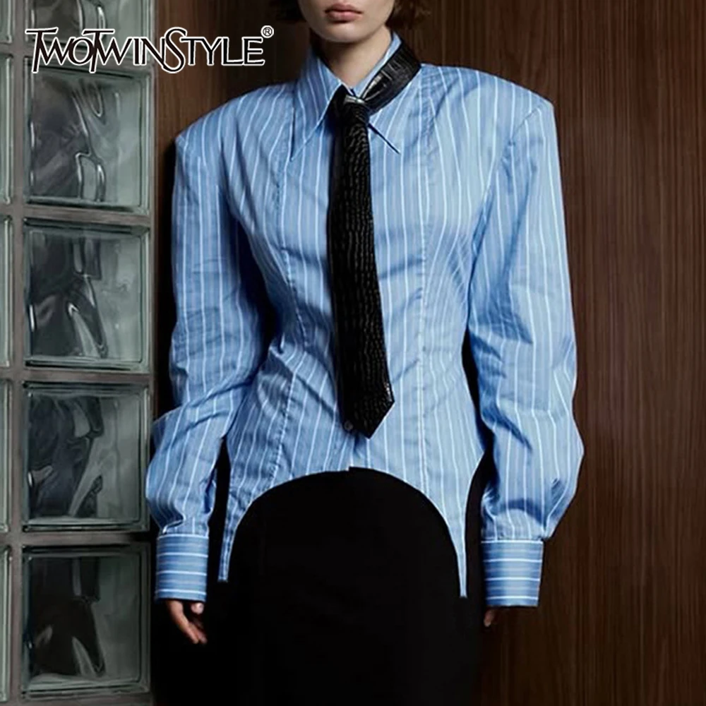 

Женская модная рубашка TWOTWINSTYLE с полосатым дизайном и вставками, с отложным воротником, длинными рукавами, туника, с кожаными элементами и завязками
