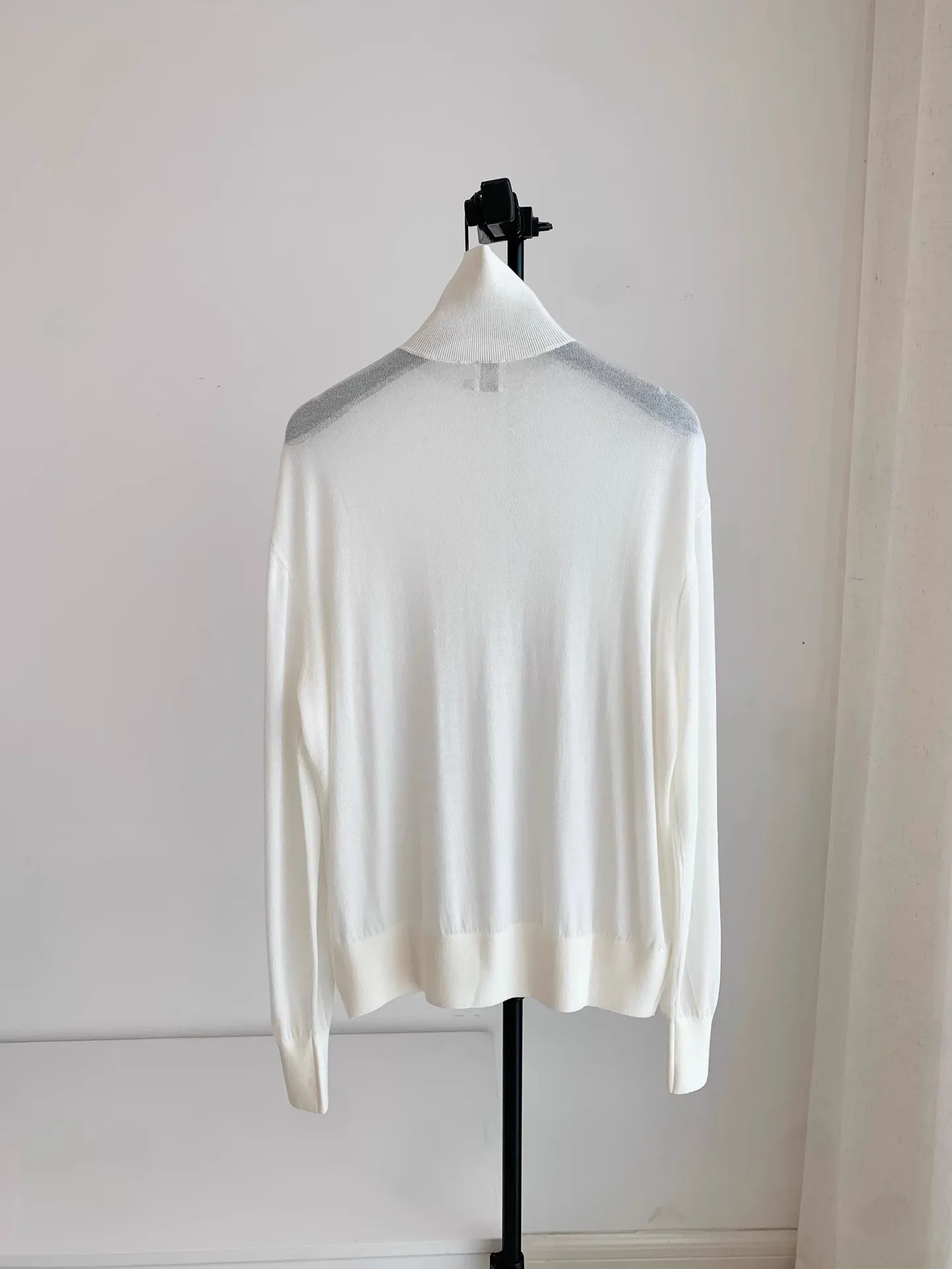 

Женский белый вязаный свитер с высоким воротом, осень 2024, модный новый стиль, удобный крой, всесезонный топ с длинными рукавами