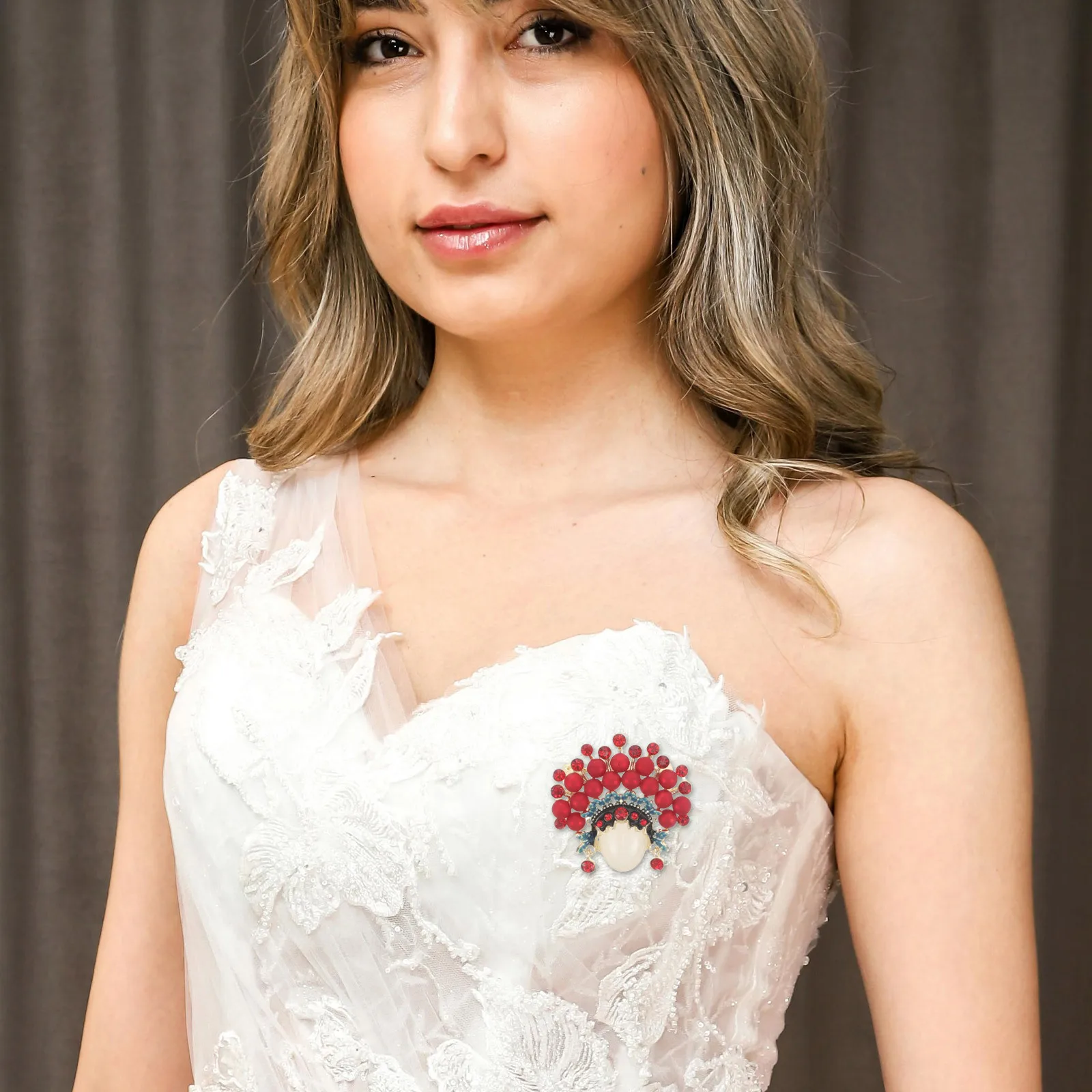 

Chinese Style Brooch Pin Red Peking Opera Flower Character Metal Decorative Brooches for Coats Cardigans Dresses Shawl Clip