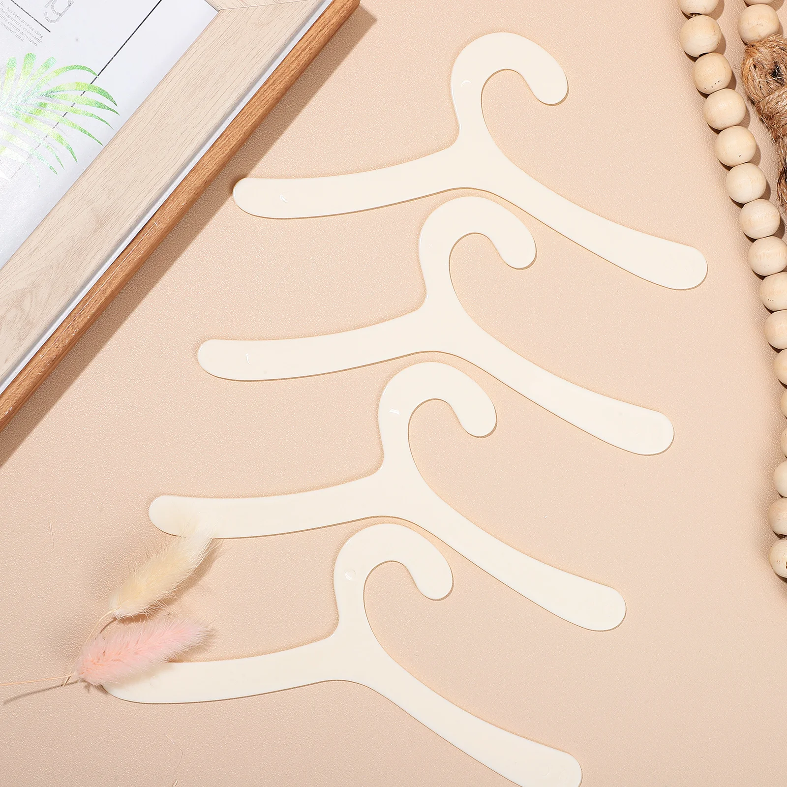 

40 pcs Pet Clothes Hangers Plastic Small Dog Cat Clothing Drying Racks Storage Closet Organizer Pet Costume Rack Dog Hangers For