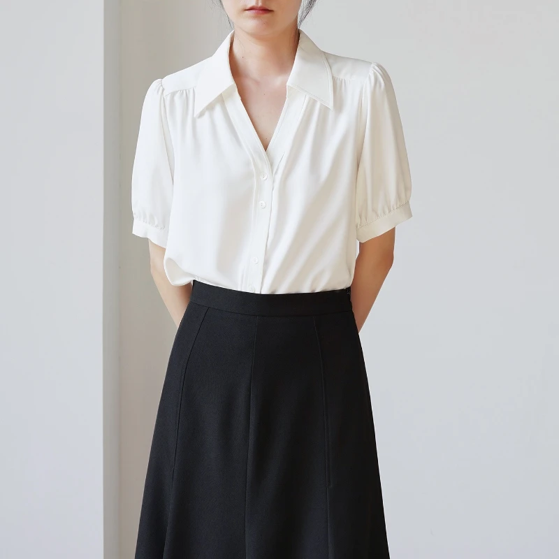 ฤดูร้อนสีขาวสํานักงานVคอผู้หญิงเสื้อ 2025 ใหม่แขนสั้นเดี่ยวชีฟองลําลองหลวมWorkwearเสื้อสําหรับสตรี
