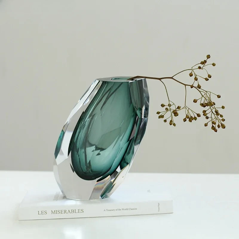 Moderne Glasvase mit Schrägausschnitt Aromatherapie-Flasche Desktop-Blumengefäß Handgefertigte Blumenarrangement-Vase Wohndekor-Ornament