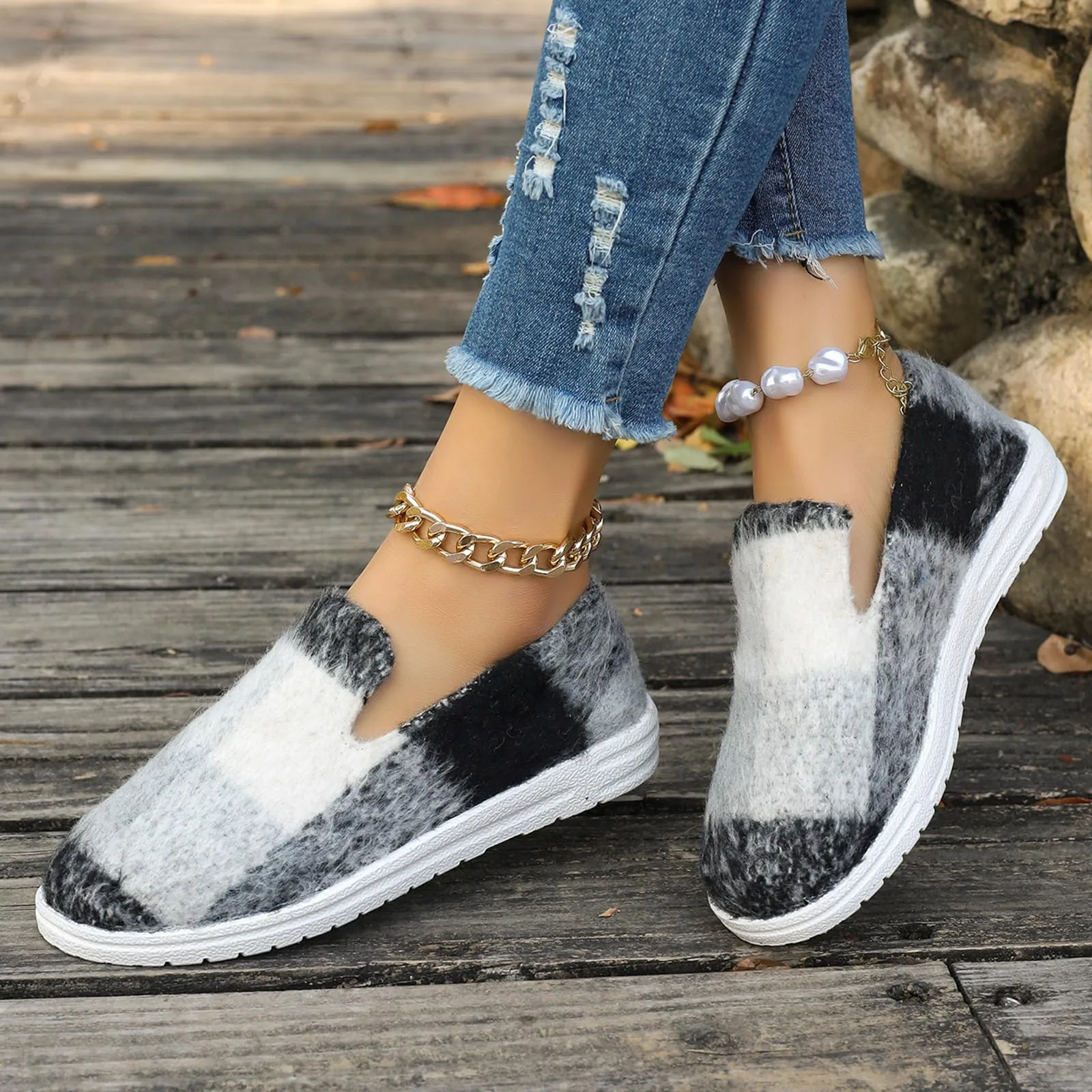 Ladies Four Seasons Vintage Flat Shoes Casual Plaid Plush Round Toe Slip On Single Shoes Fashion Warm Spring Ladies Loafers