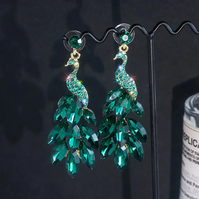 Peacock open screen shining crystal earrings earrings new personality green ladies earrings, suitable for daily wear at parties