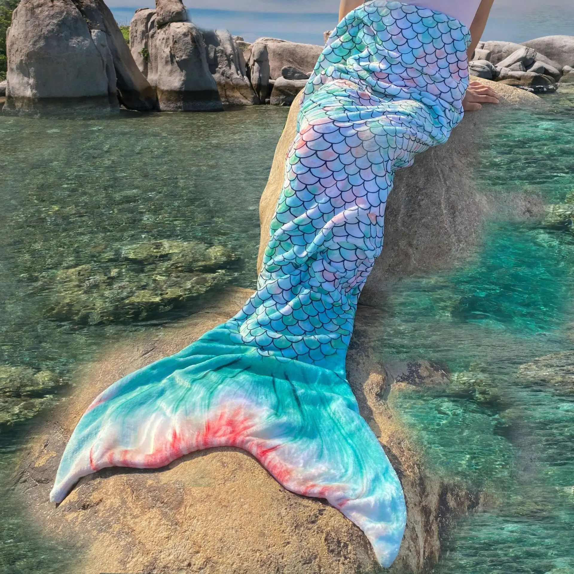 Beauty Fish Scales Mermaid Tail Princess Blanket For Sofa Bed  Wearable Soft Flannel Throw Nap Sleeping Bag Single Warm Blankets