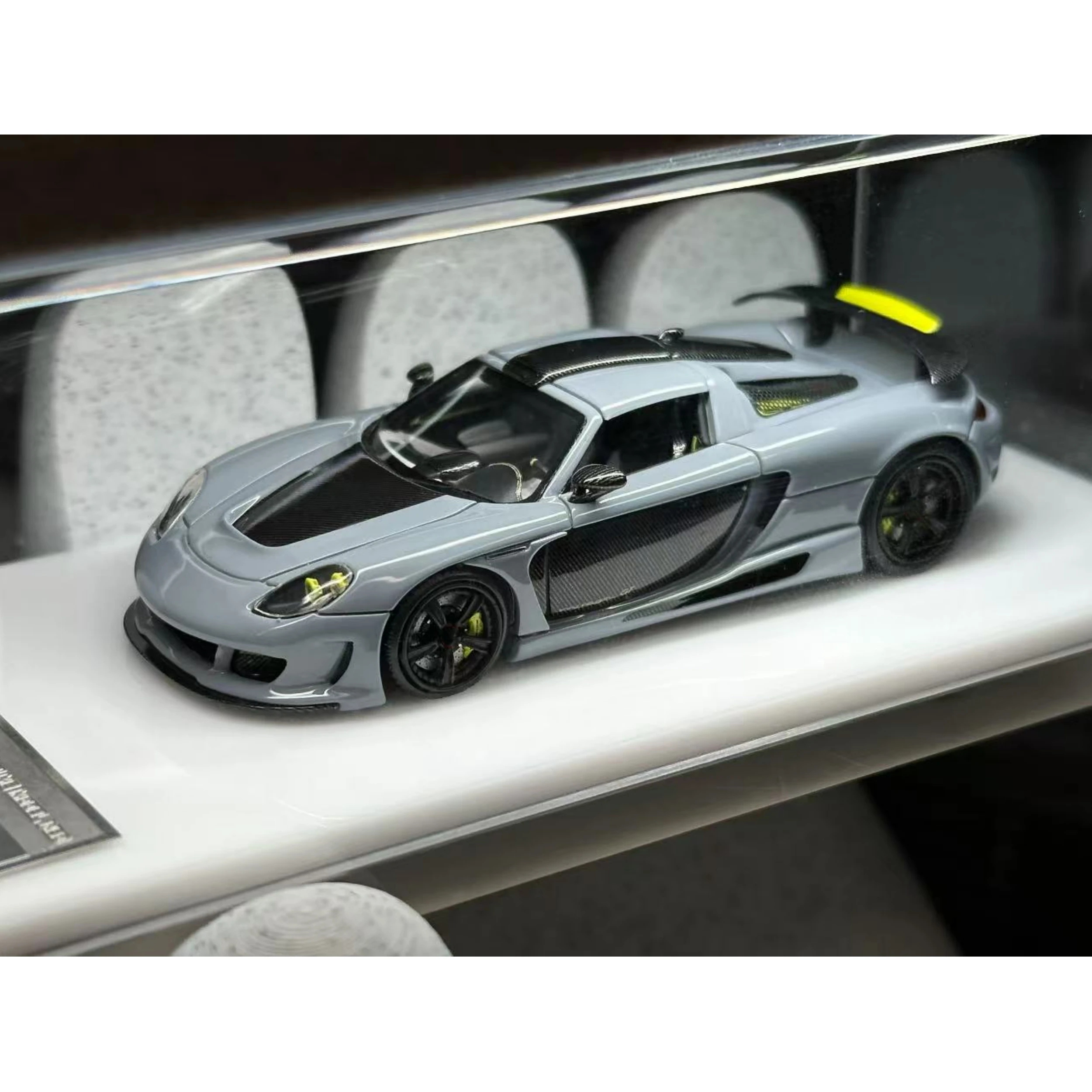 

Литая под давлением модель автомобиля Fuelme 1:64 Matt Carbon MGT, ограниченная серия, смола, НОВАЯ