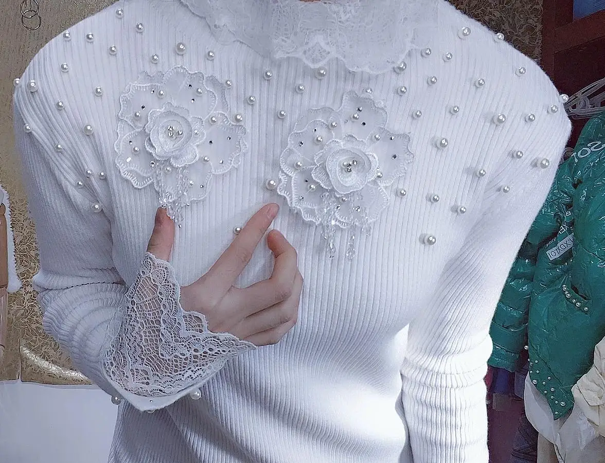 Luxury Style Beaded Diamonds Flowers Stitch Sweater For Women 2024 Spring Lace Neck White Knitwear Bottomming Pullovers