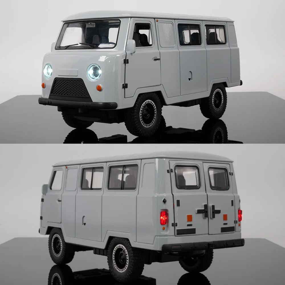 New 1:18 Russian UAZ TRAVELER 452 VAN Alloy Diecasts & Toy Vehicles Metal Toy Car Model Sound and light Collection Kids Toy