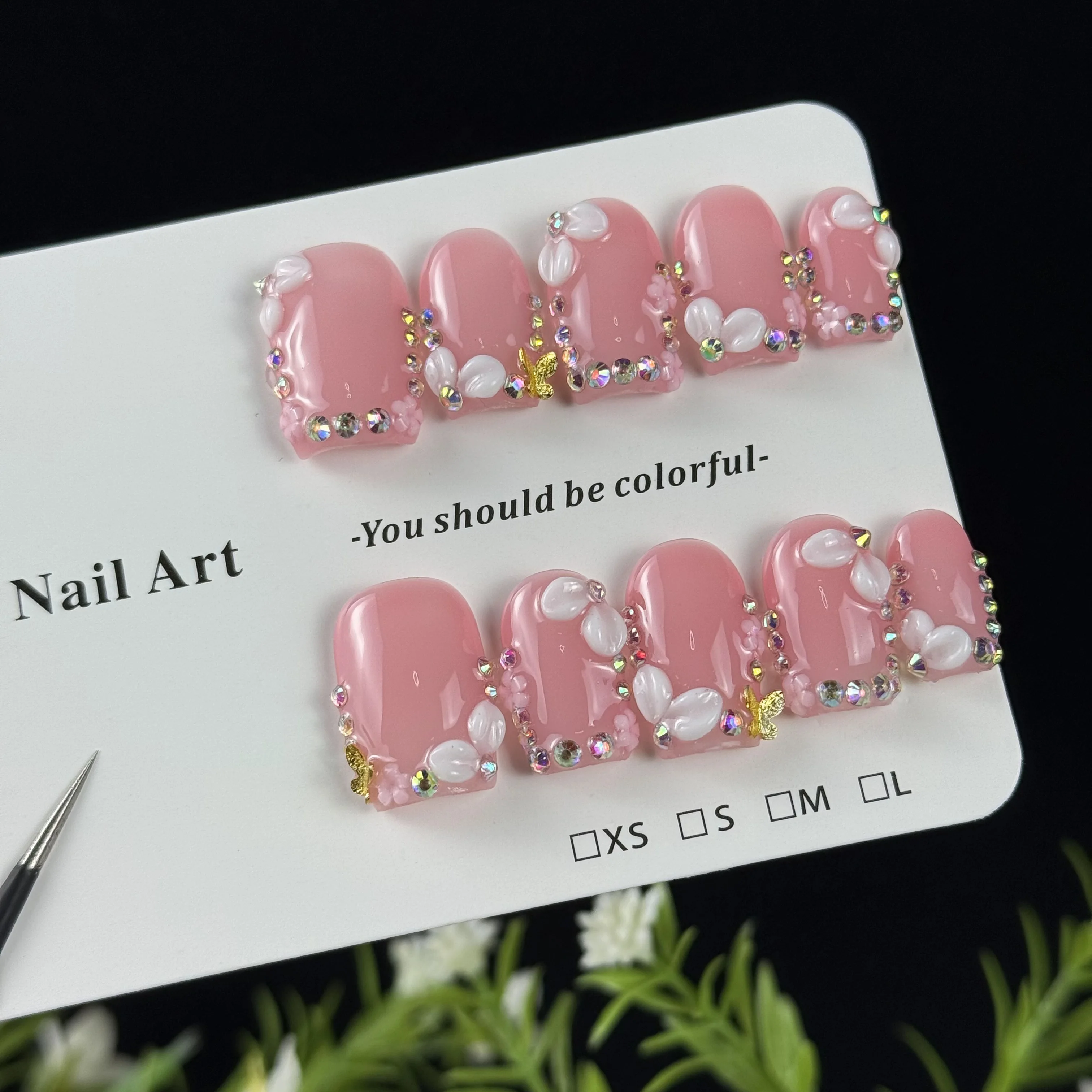 10 szt. ekskluzywnych, różowych i eleganckich krótkich ozdób, ręcznie malowane rzeźbienia, trójwymiarowe motyle, błyszczące, kolorowe diamenty