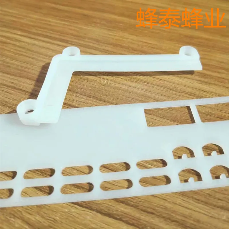 10PCS  Plastic anti escape sheet for Chinese bee hives, nest door, king shaped sheet, beekeeping tool