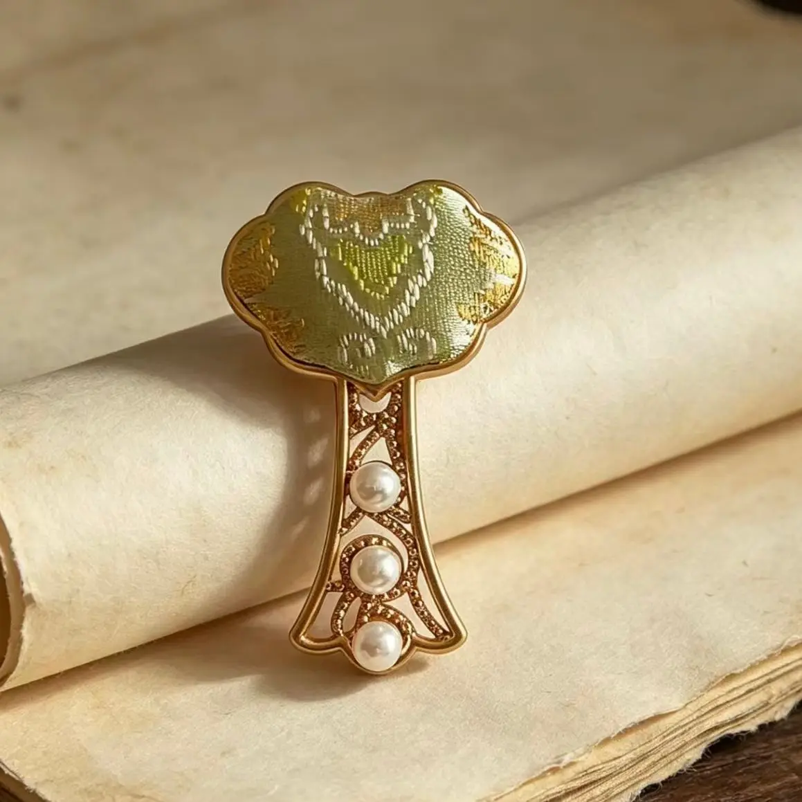 Vintage Chinese Song Brocade Brooch Retro Hollow Pearl Safety Lock Lapel Pin Elegant National Style Clothing Accessory for Women