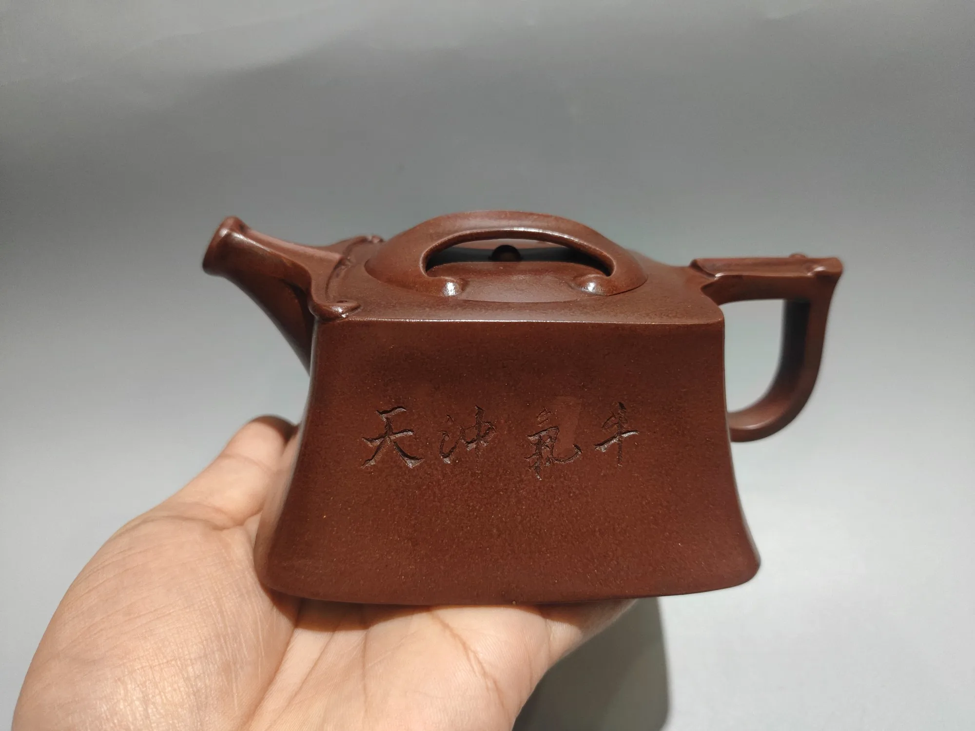 Purple teapot Yixing Purple Clay Teapot Dragon Head Statue Loop-handled Teapot Three legged pot Kettle wine jug tea ceremony