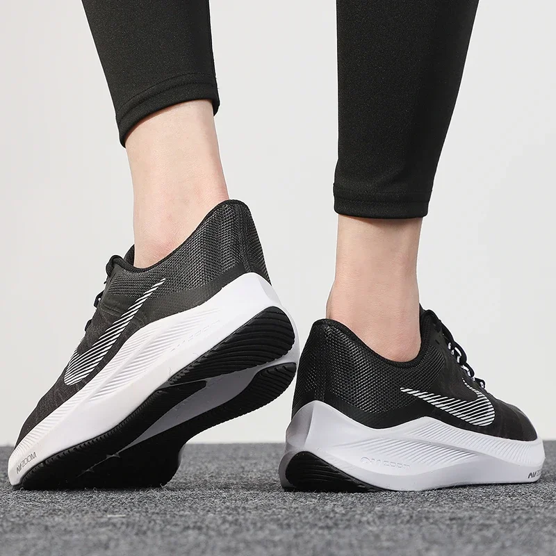 حذاء الجري Nike Zoom winflo 8 Low Top مريح ممتص للصدمات للرجال والنساء باللون الأسود