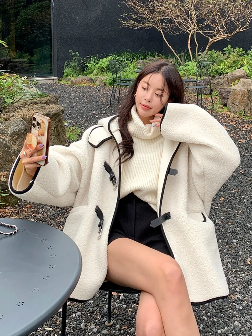 Chaqueta de Piel de Cordero de Diseño Retro de Alta Gama para Mujer, Estilo Invernal, Color Leche, Abrigo Rejuvenecedor con C...