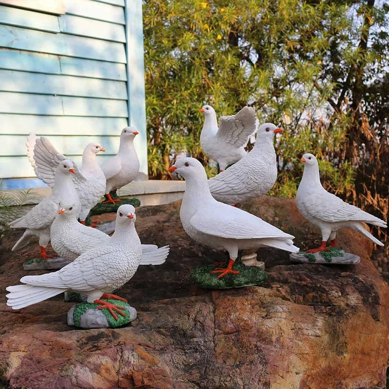 Model Of White Dove Statue In Outdoor Garden. Simulation Animal Pigeon Garden Decoration Props Resin Simulation Animal Ornaments