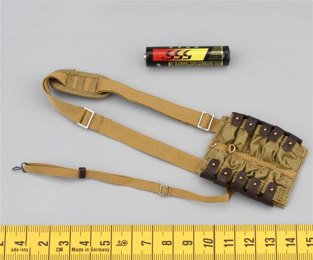 สินค้ามาใหม่ 1/6 ตุ๊กตาทหารรัสเซีย แอ็คชั่นฟิกเกอร์ ชุดเครื่องแบบ เสื้อคลุม เสื้อคลุมยาว เหรียญ กระเป๋า เข็มขัดคาดเอว สำหรับตุ๊กตาขนาด 12 นิ้ว รุ่น UD9049