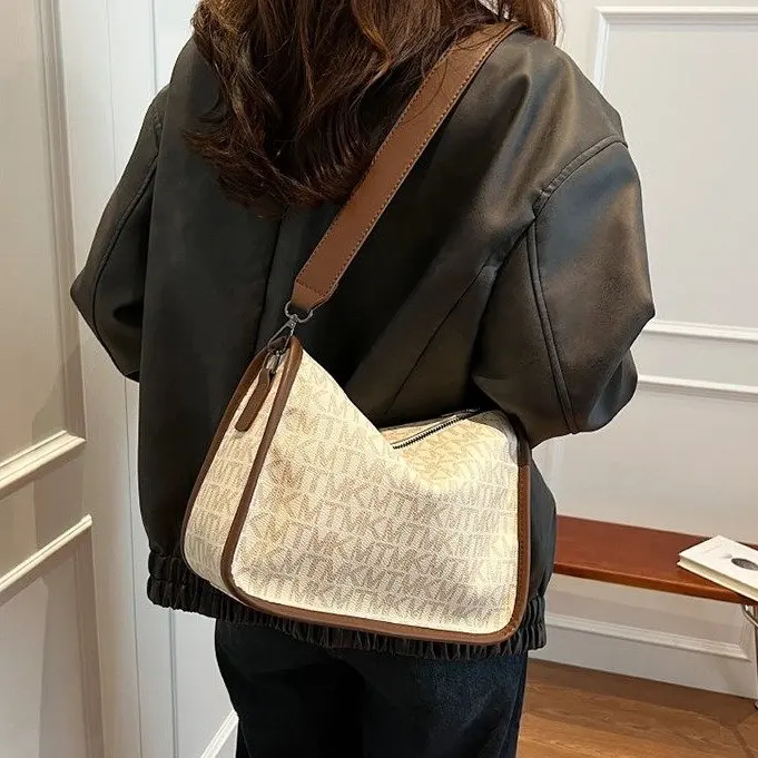 

2025 Summer 2271 New PU Average Size Small Fragrant Style Versatile Fashion Women's Messenger Bag Letter Zipper