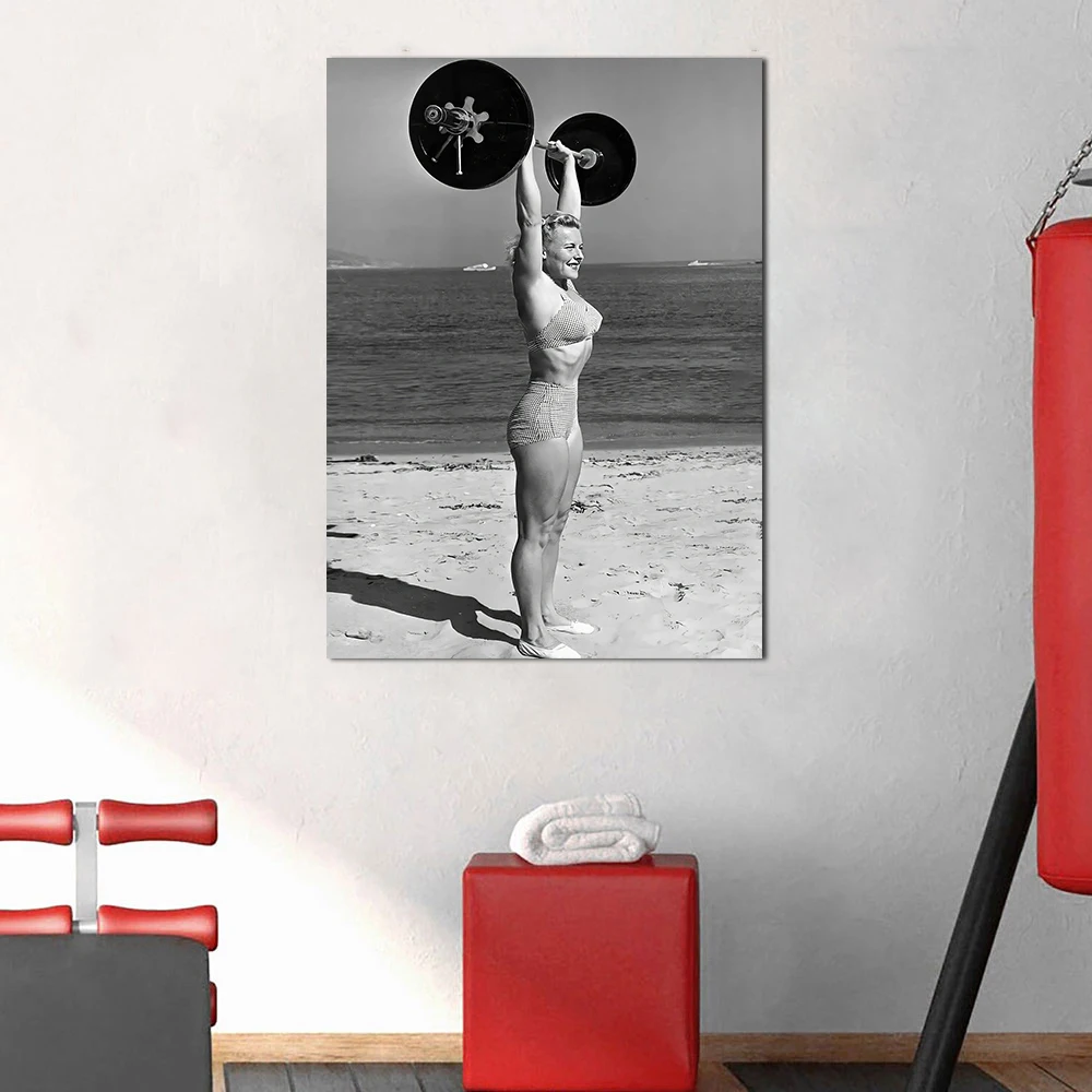 

Vintage Woman Bodybuilder Poster, Retro Black And White Wall Art, Beach Fitness Picture, Gym Room Interior Decor Canvas Print