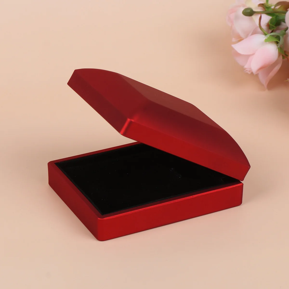 صندوق مجوهرات مضاء بإضاءة LED 7X9X3.2 سم حاوية هدايا داخلية من المطاط الأحمر مقاومة للغبار والخدش #4