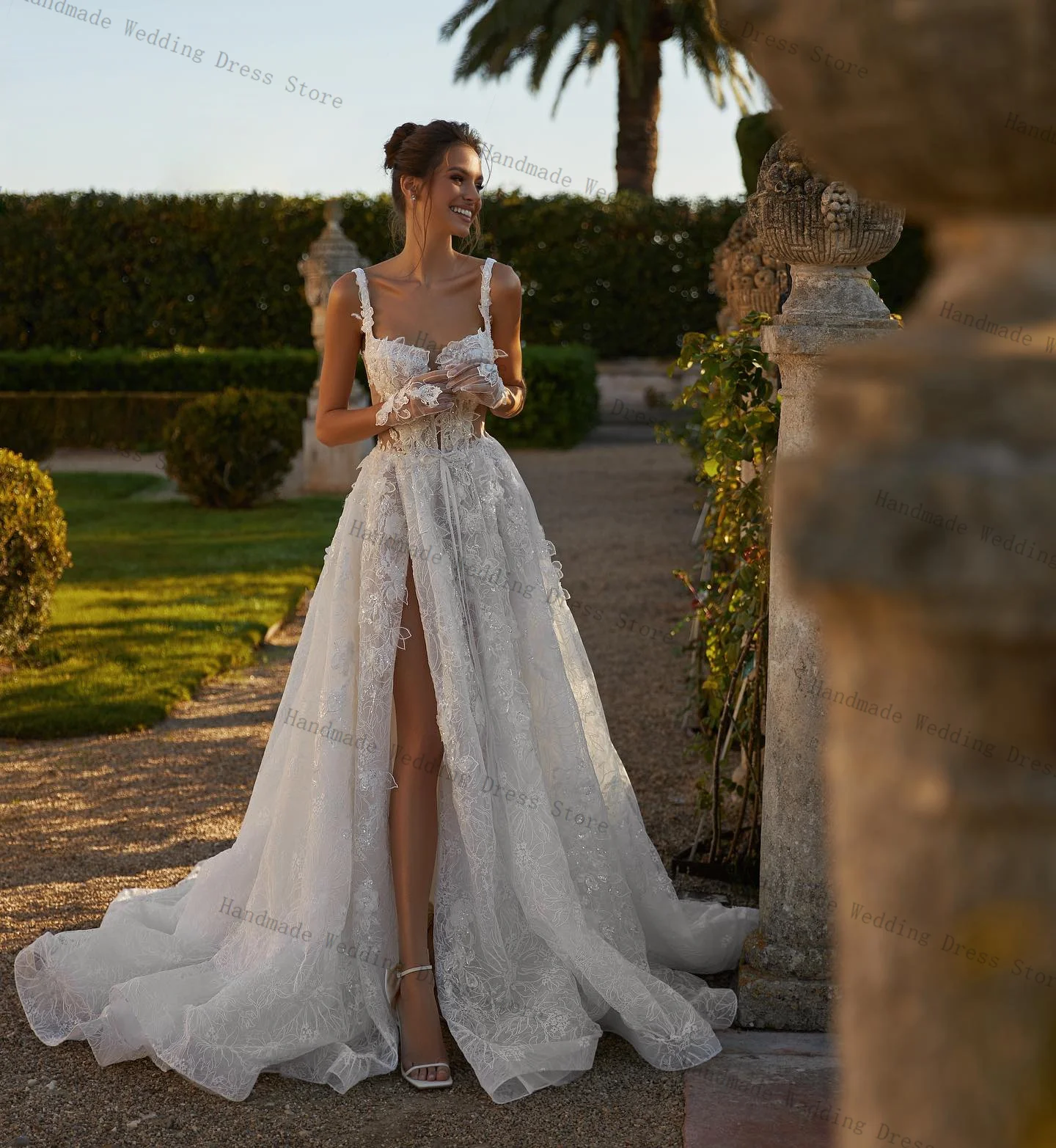 

White Lace A Line Wedding Dress Sexy Sleeveless Split Bridal Gown Appliqued Lace Beach Garden Customized Robe de mariée