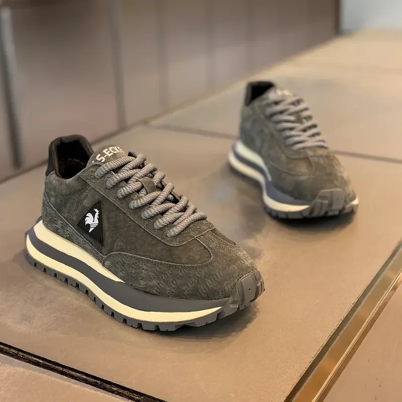 

New fashionable men's running shoes, light and breathable casual shoes, simple daily men's outdoor leisure sports