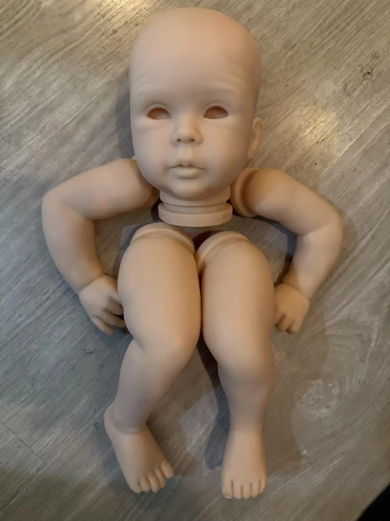 NPK 19''고품질 신선한 색상 미완성 도색되지 않은 DIY 부품 천 몸체가 있는 리본 로베르토 무작위 눈 수집용 아트 인형