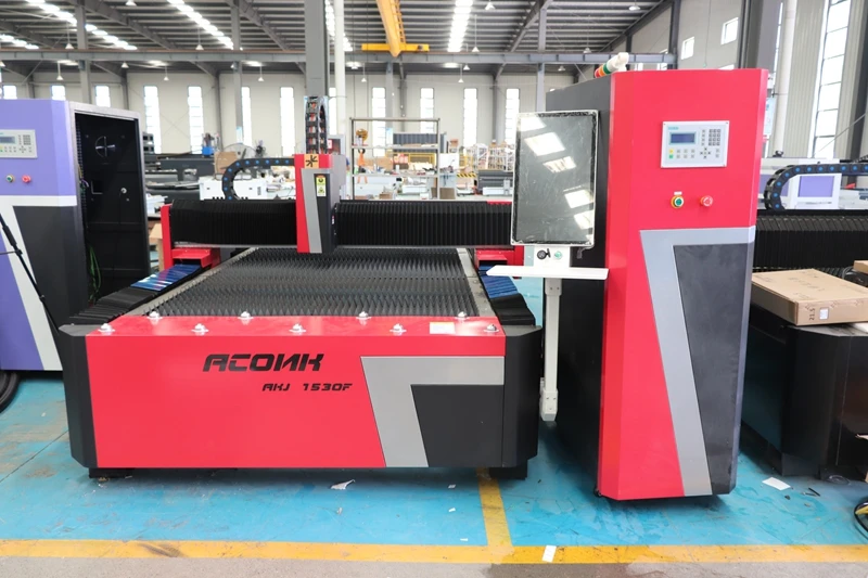 AccTek 3015 Faserlaser-Blech- und Rohrschneidemaschine 2000 W Raycus Laser Power