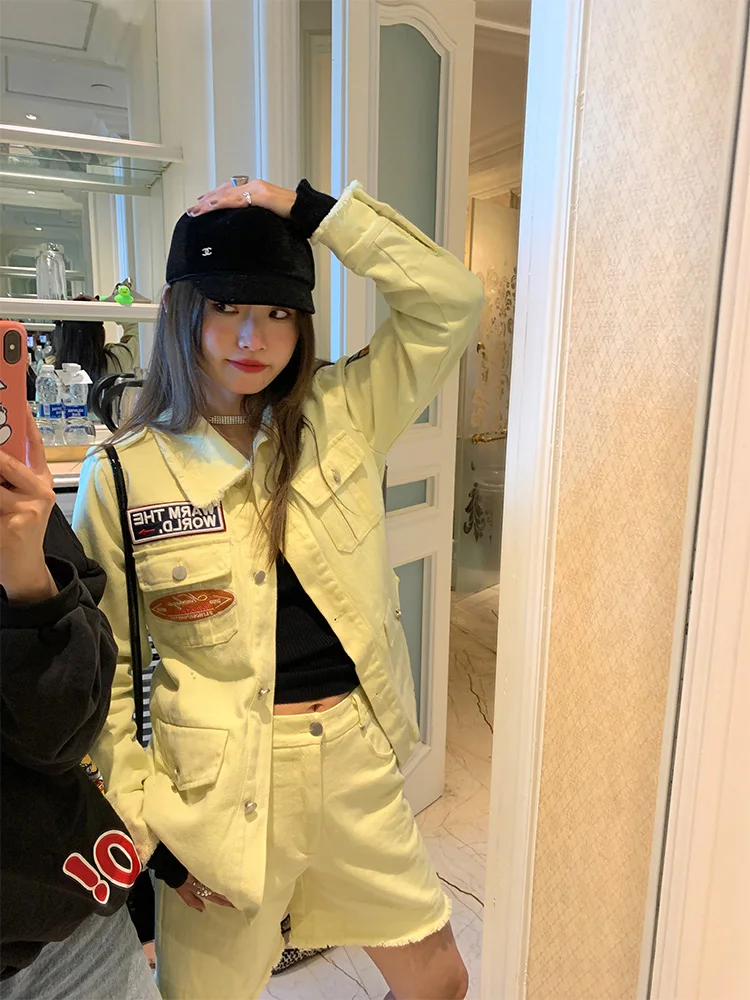 

Женский джинсовый костюм-двойка флуоресцентного желтого цвета: куртка и шорты, модный хлопковый комплект для молодых женщин