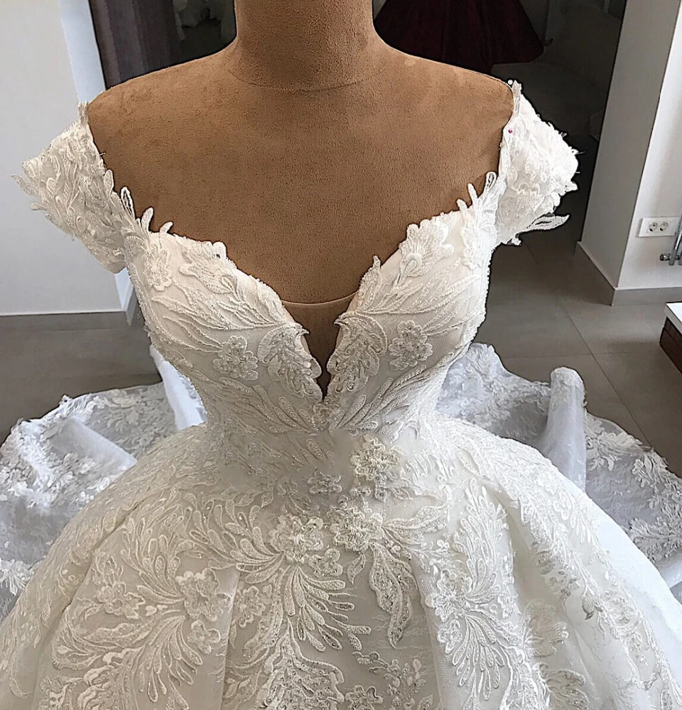 Customized Illusion Floral Sequined Appliques Lace Backless Zipper O-neck Long Sleeve Ball Gown Bridal Wedding Dresses 2024 Sexy