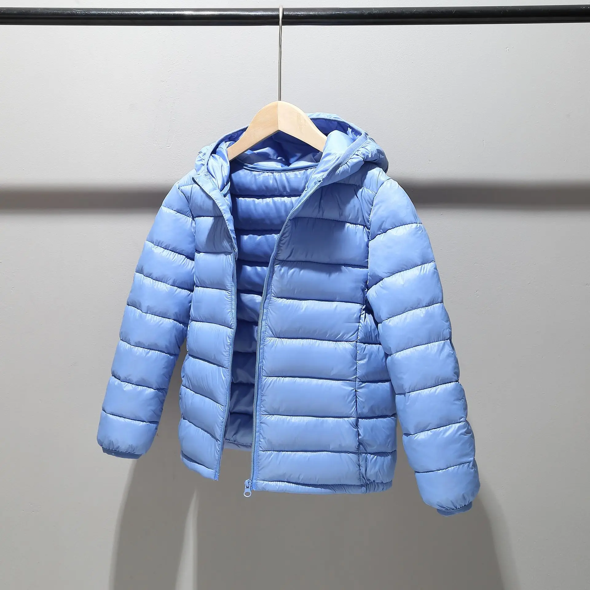 Kinder-Daunenjacke für Jungen und Mädchen für Herbst und Winter, leichte, einfarbige, warme Jacke mit Reißverschluss und Kapuze, Größe 3-14 Jahre. – Detail 8